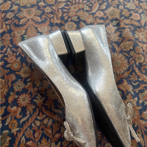 Like new Kelly & Katie Shimmering Silver Flats with Bow size 6. Perfect shoe! - Picture 6 of 9